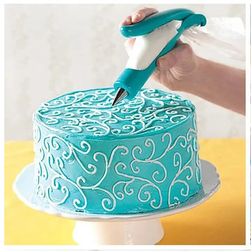 Professional Pastry Icing Pen with Nozzle Tips for Cake Decorating and Fondant Application - Kitchen Accessory for Muffins and Desserts