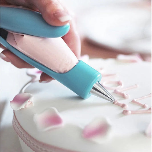 Professional Pastry Icing Pen with Nozzle Tips for Cake Decorating and Fondant Application - Kitchen Accessory for Muffins and Desserts